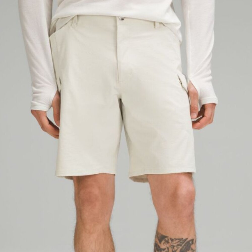 Lululemon Men’s Classic-Fit Hiking Cargo Short 9"‎ Color Bone White Size 32 NWT